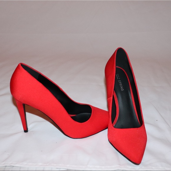 Red Pump - Picture 1 of 1